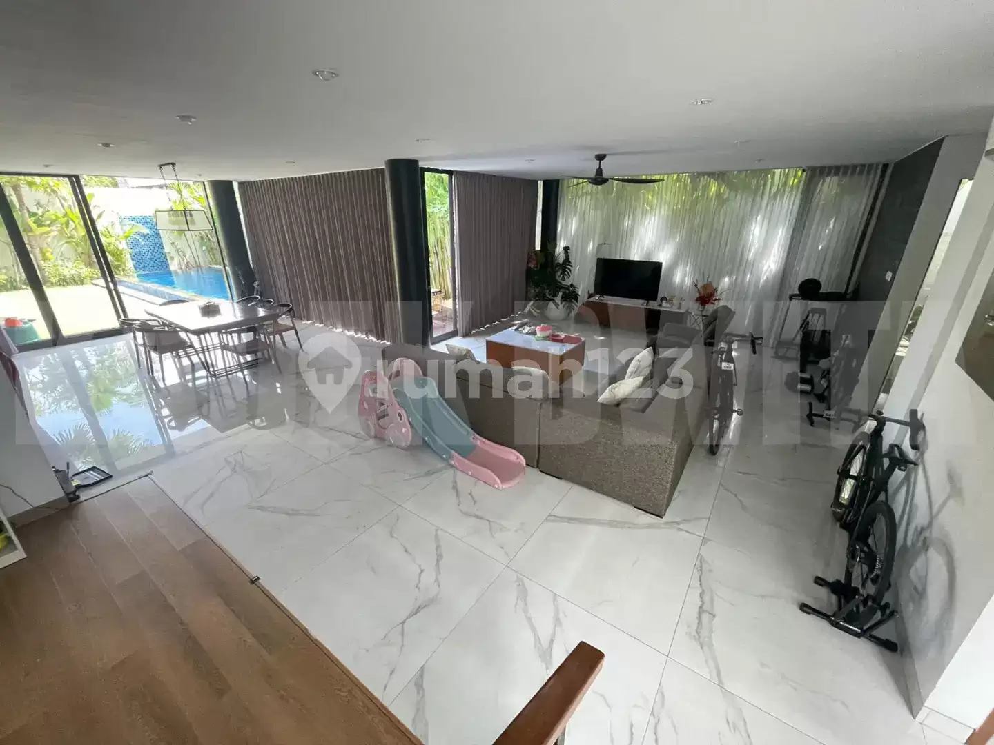 Dijual Rumah Mewah 2 Lantai di Tukad Musi, Renon – Denpasar