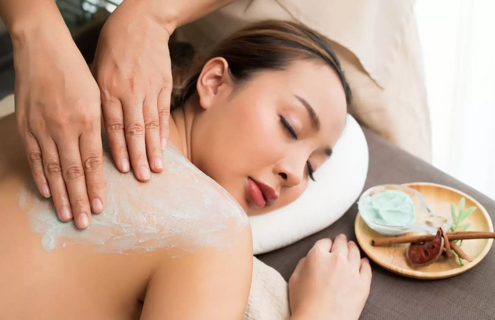 Natural Ingredients, Real Results: The Power of Aloe Vera, Avocado, and Green Tea in Spa Treatments