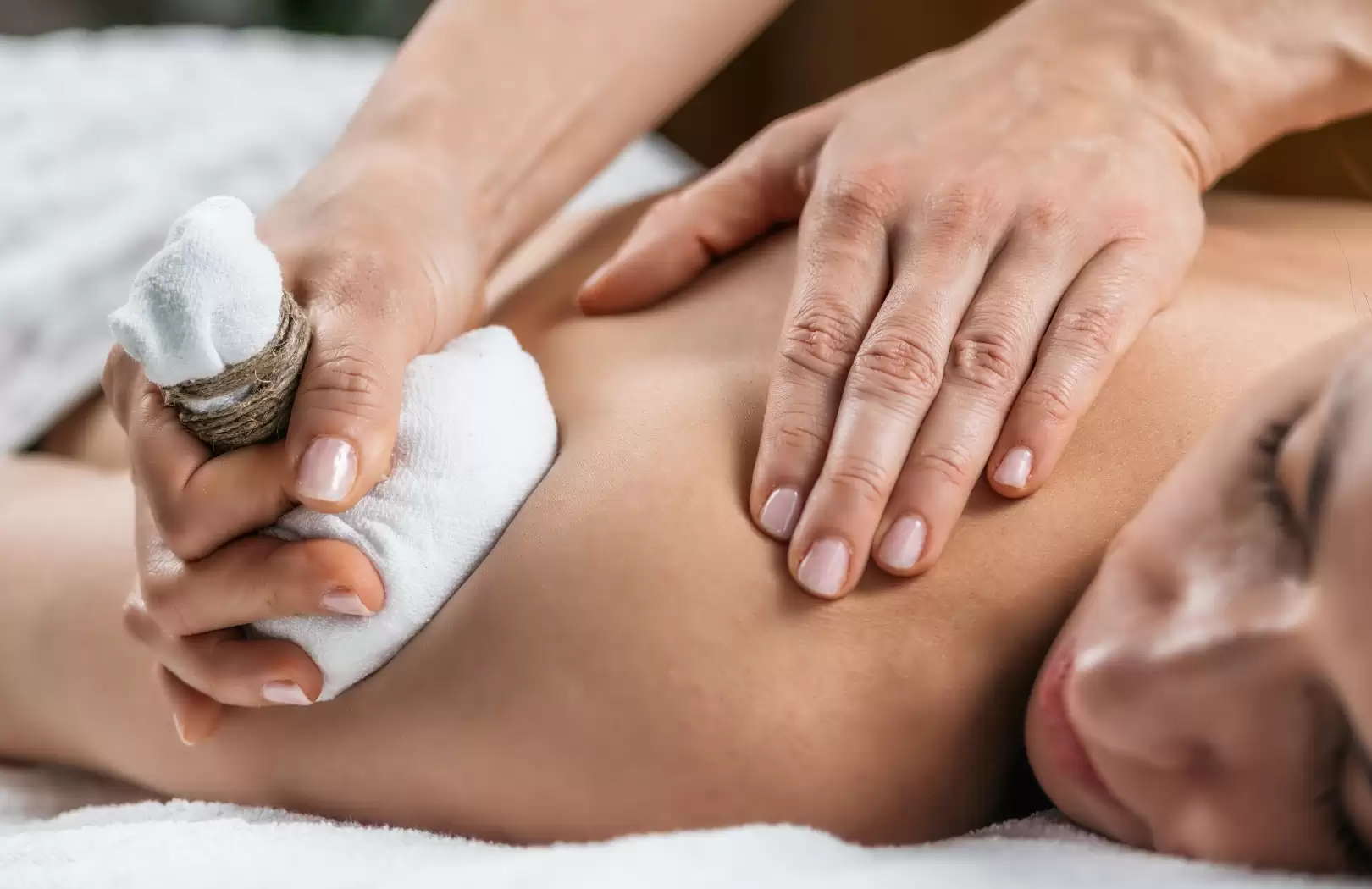 Herbal Compress Massage1