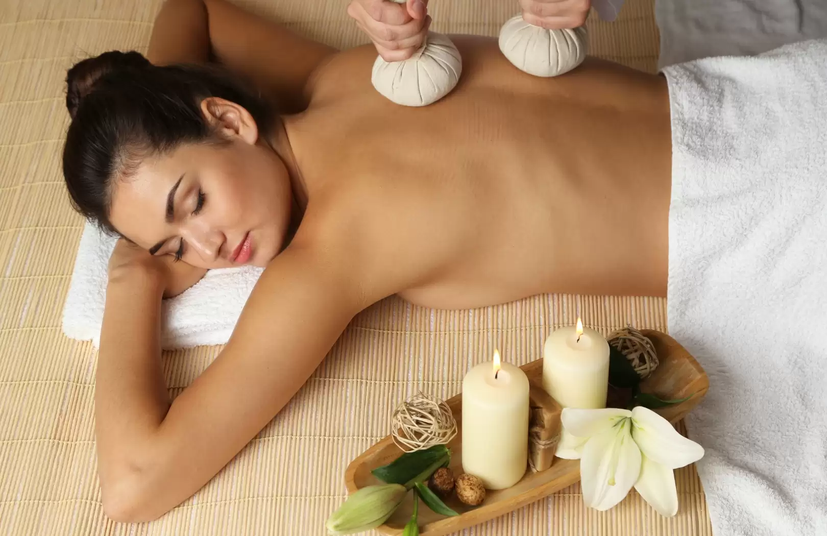 Herbal Compress Massage2