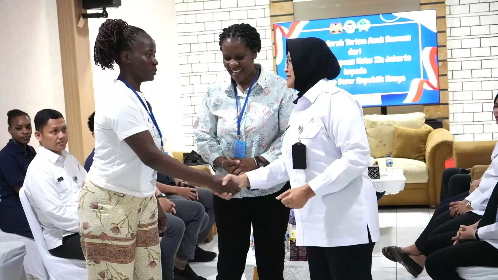Penyerahan Anak Bawaan Warga Binaan Asal Kenya kepada Pihak Kedutaan Besar Kenya untuk Dikembalikan kepada Keluarga di Negara Asal