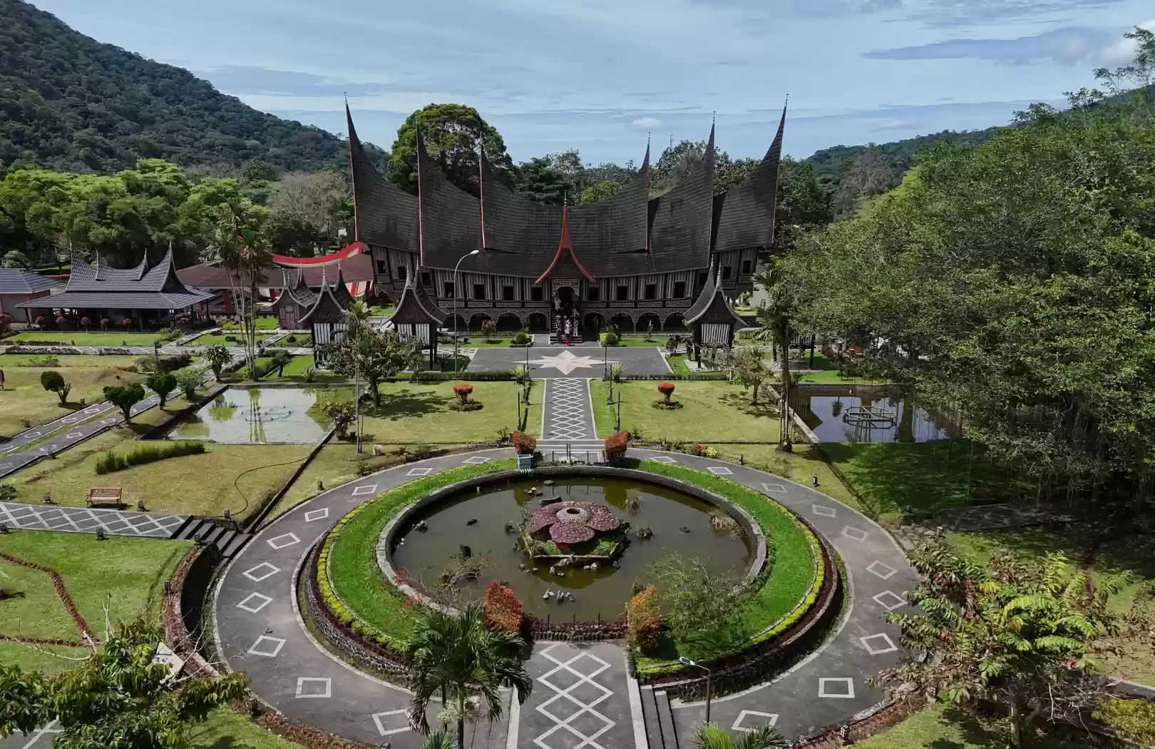 SUMATRA – Wild Nature & Tribal Spirit