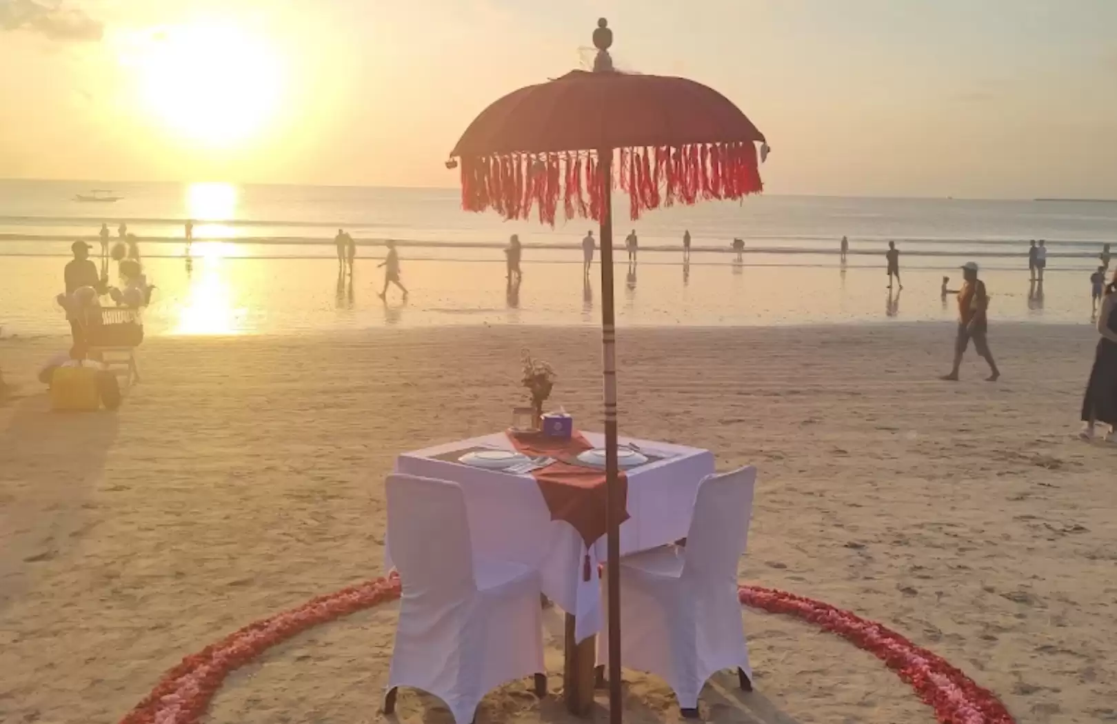 Romantic Dinner by the Beach4