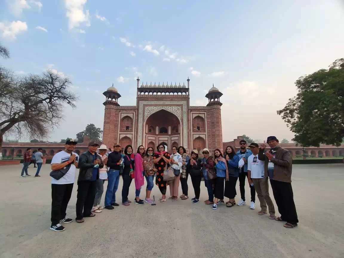 Tirtayatra India: Jejak Golden Triangle & Kesucian Sungai Gangga - 9 Days