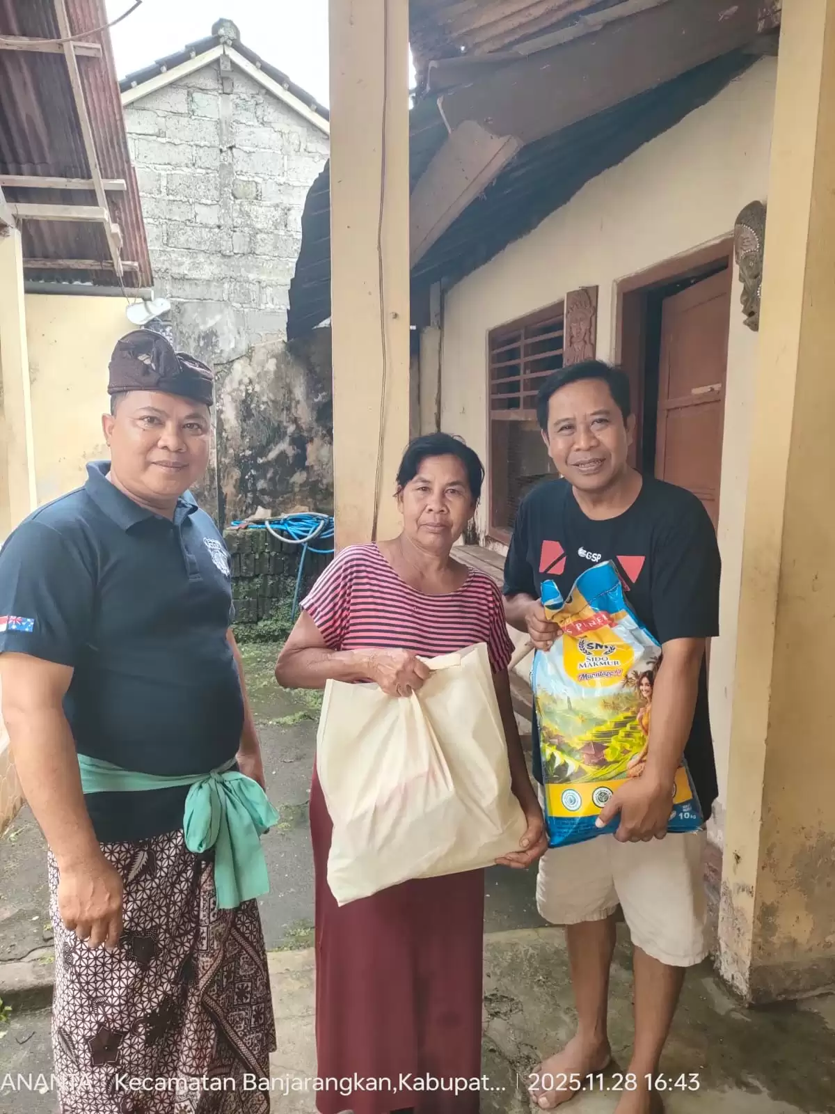 Pembagian Sembako kepada lansia, hari Kamis 27 Nopember 2025