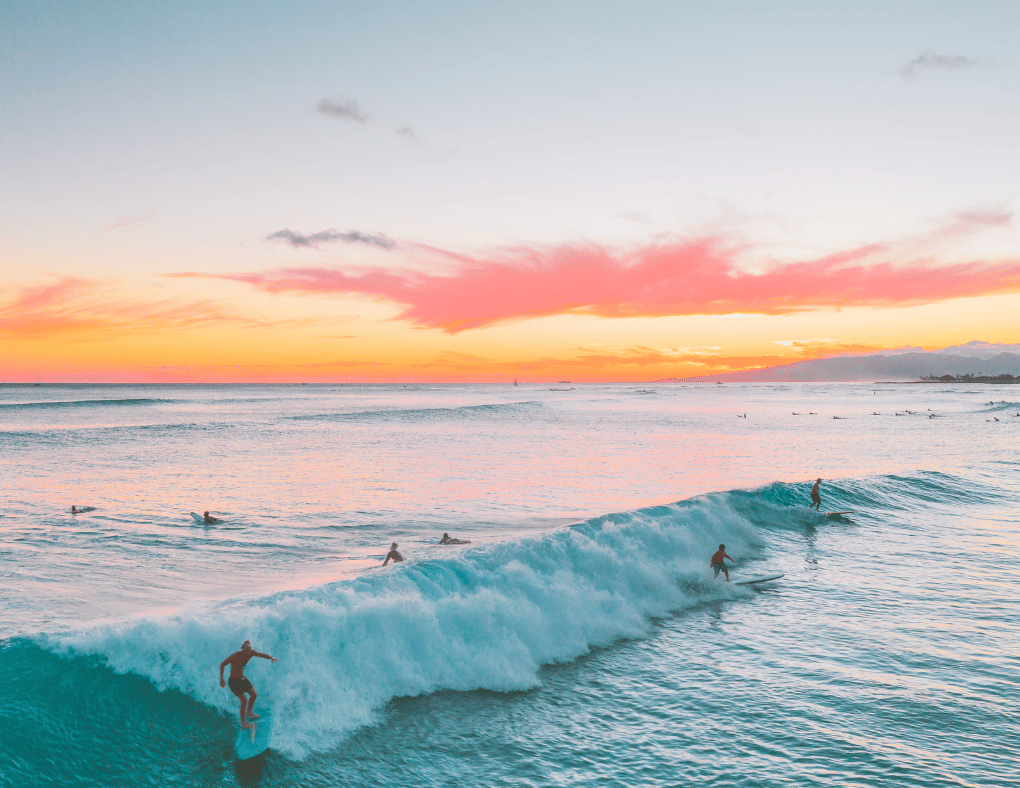 Aktivitas surfing di Bali untuk pemula