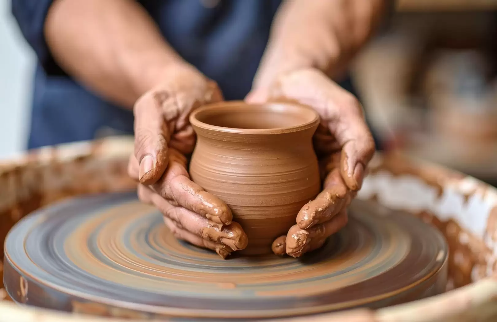 Ateliers créatifs (argile, batik, cuisine)