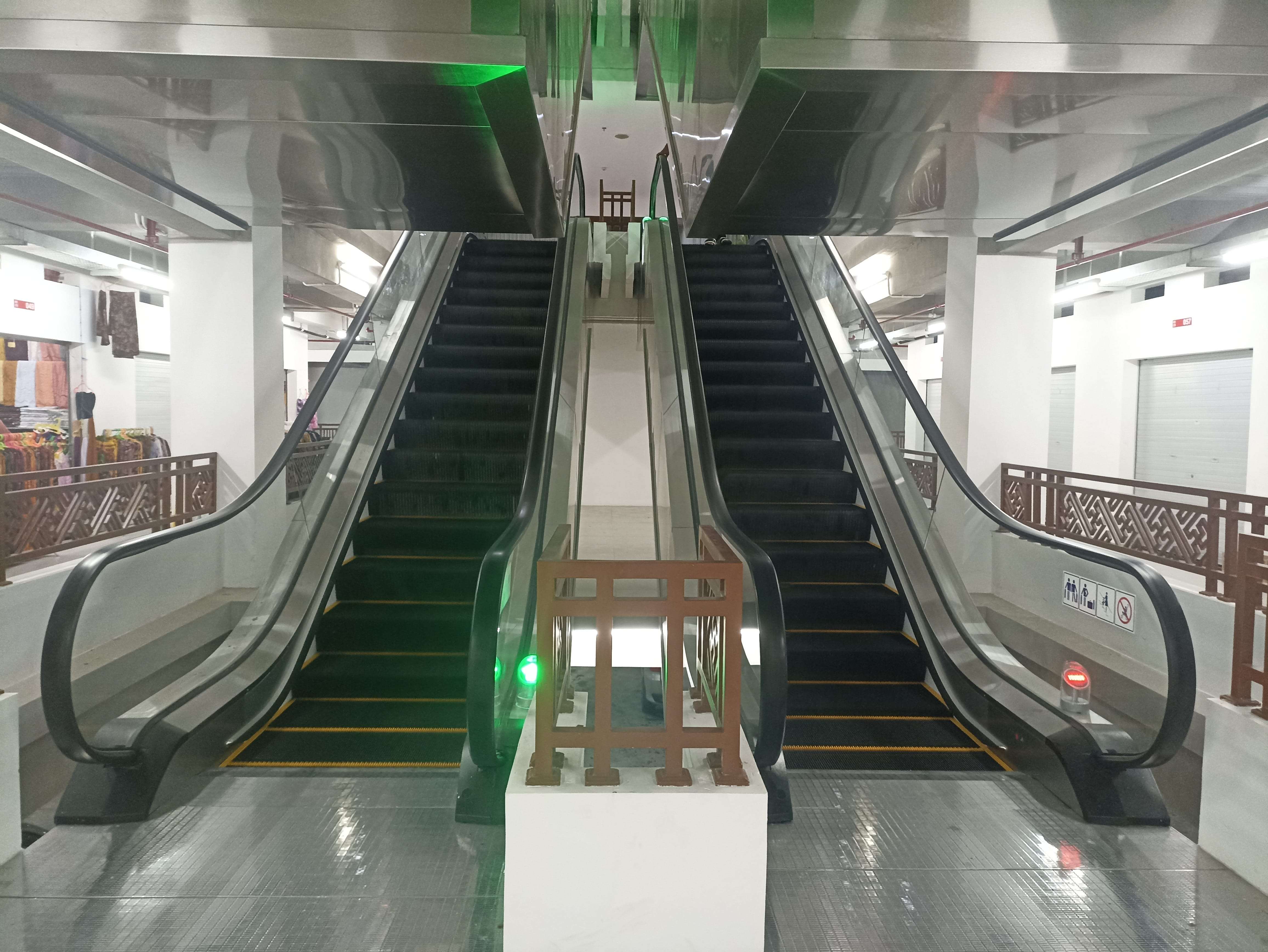 Project Pasar Umum Gianyar - Elevator & Escalator Installation