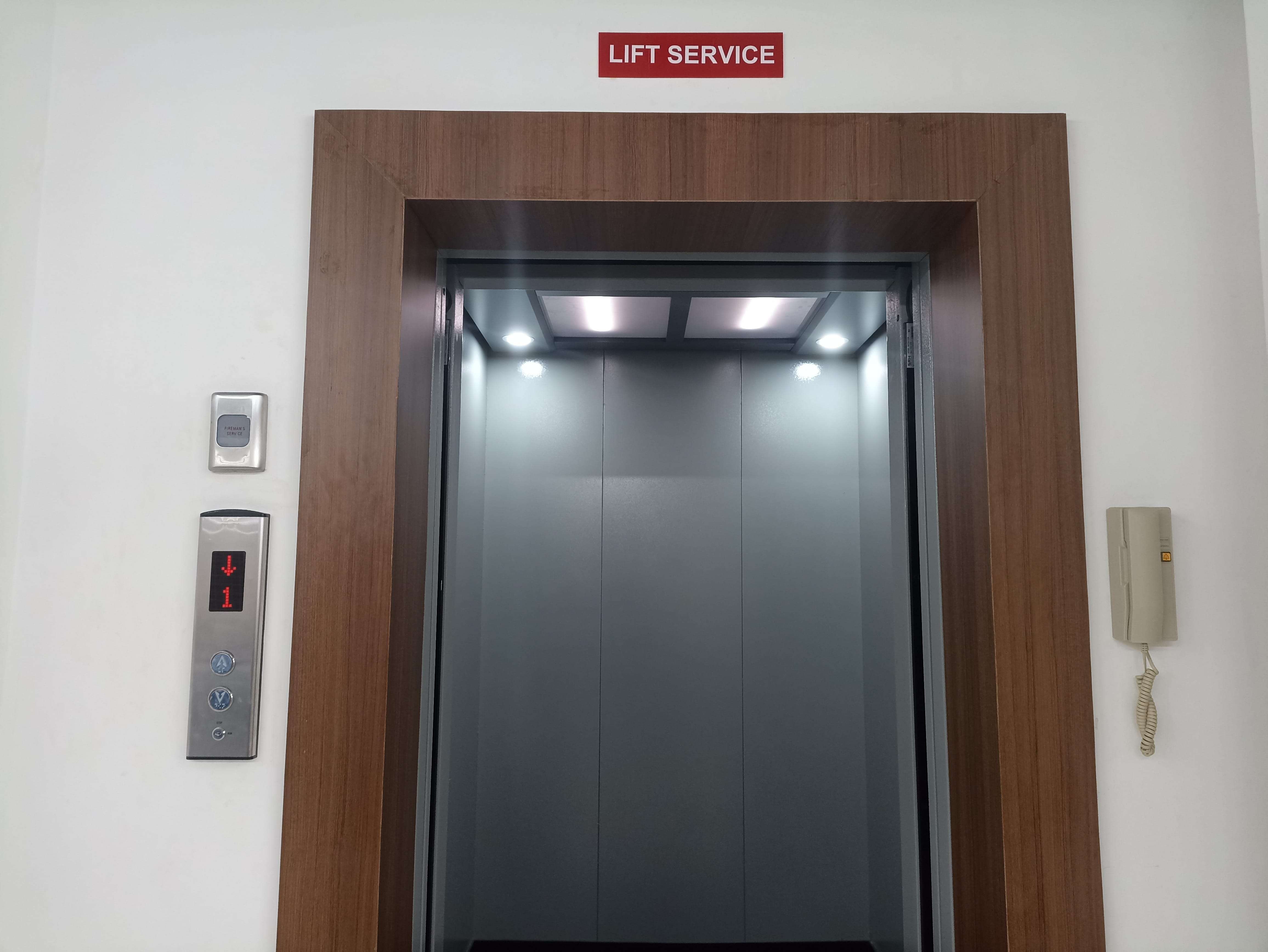 Project Pasar Umum Gianyar - Elevator & Escalator Installation