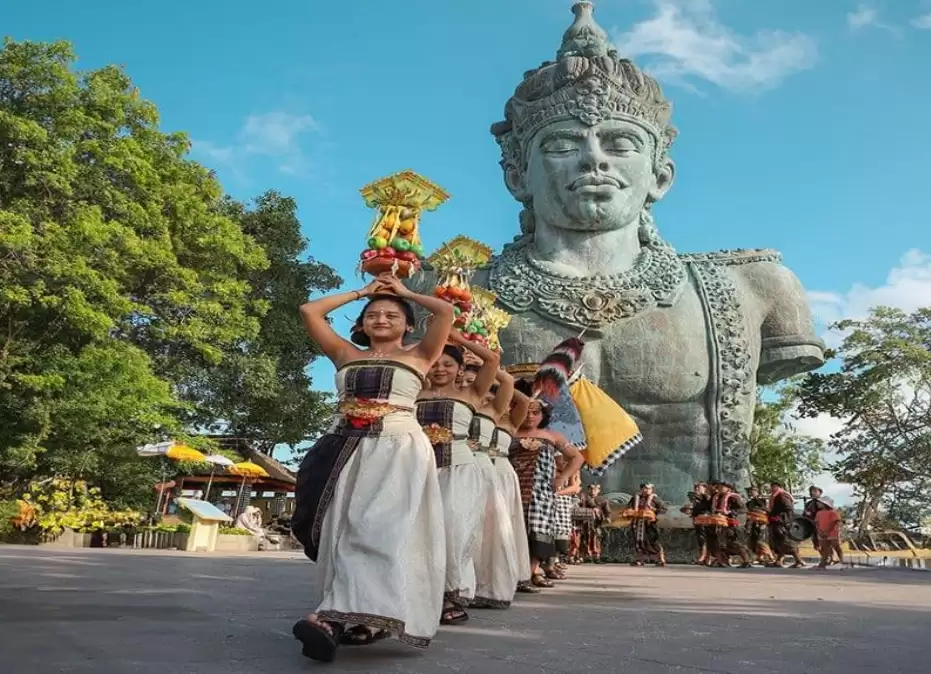 Paket Tour Hemat 2H 1M