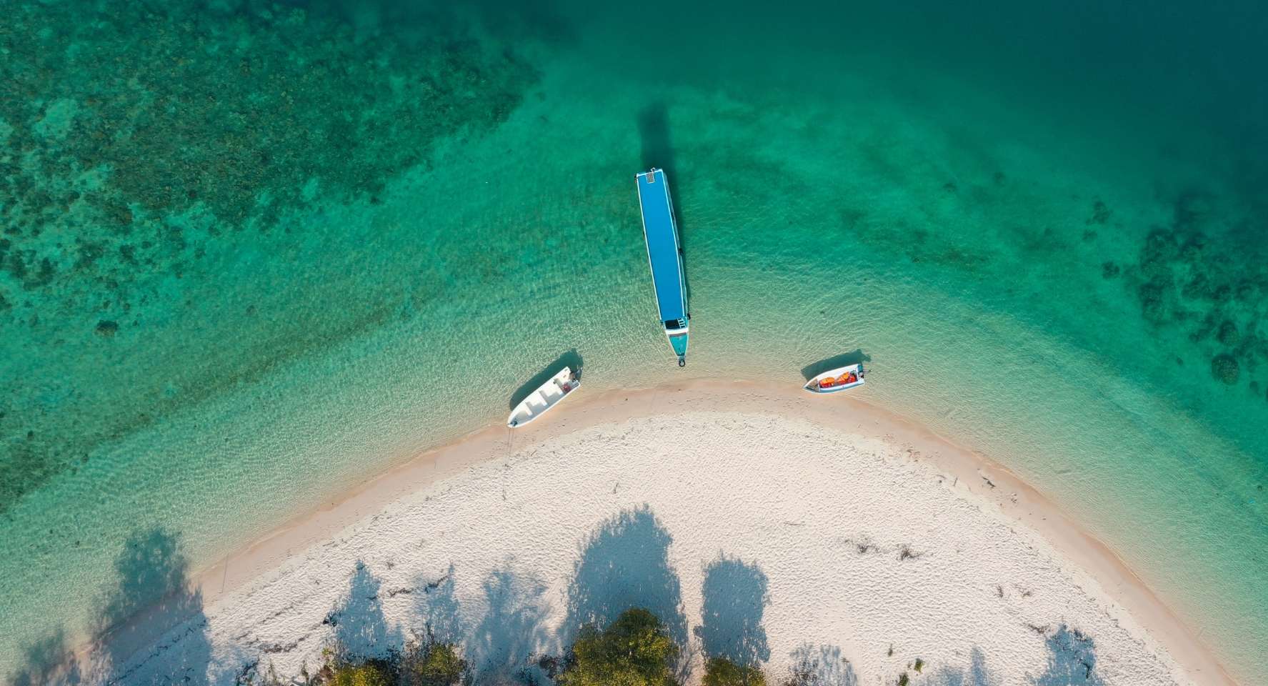 Fast Boat vs Public Boat from Bangsal to the Gili Islands – Which Is Better?