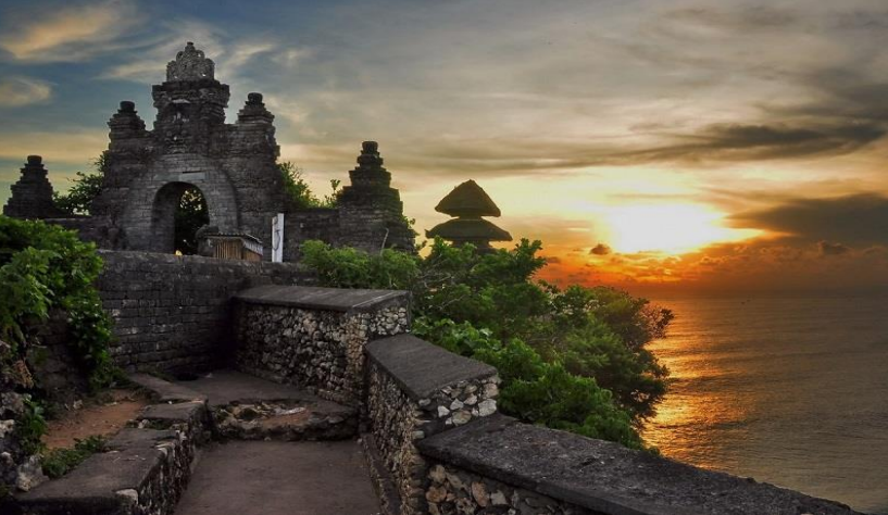 Paket Tour Keluarga 2H 1M Gold