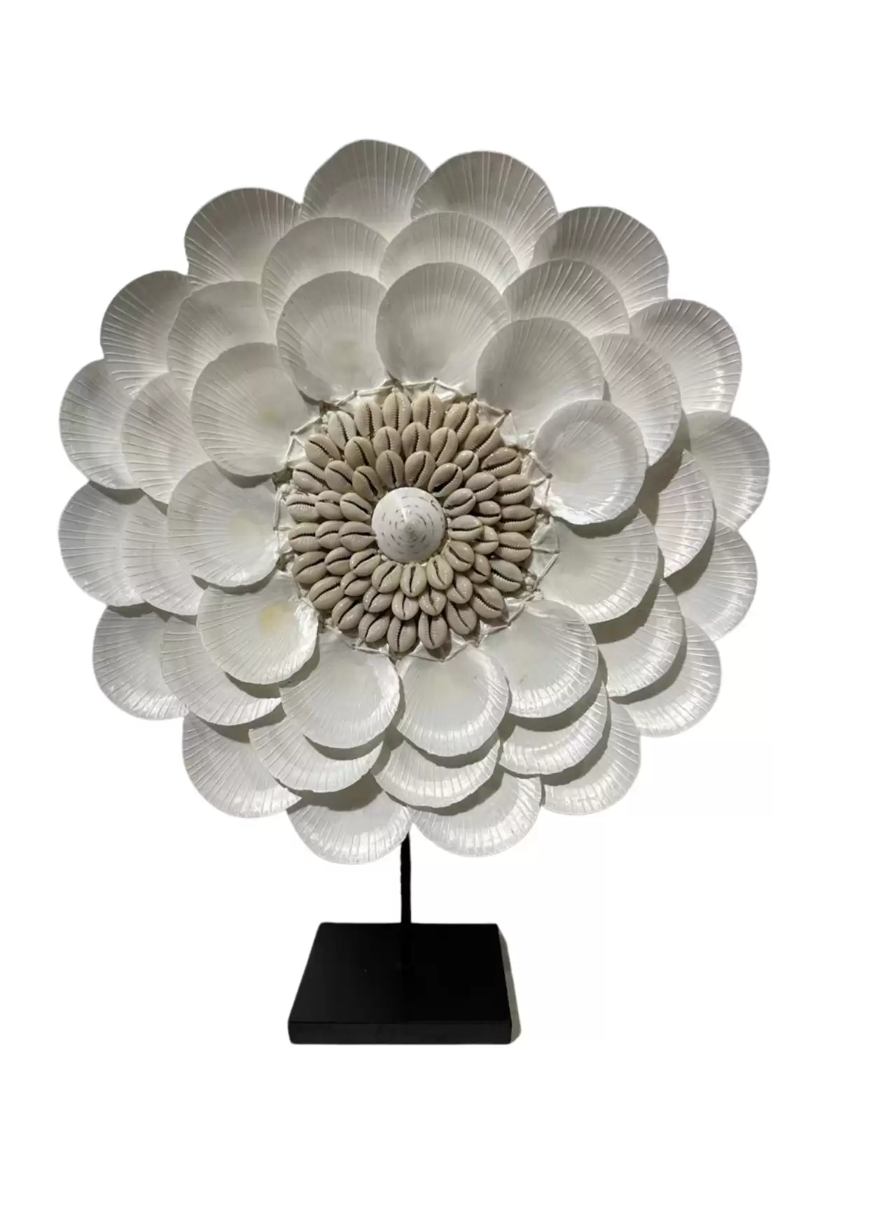 How to Style Statement Decorative Pieces in Modern Interiors