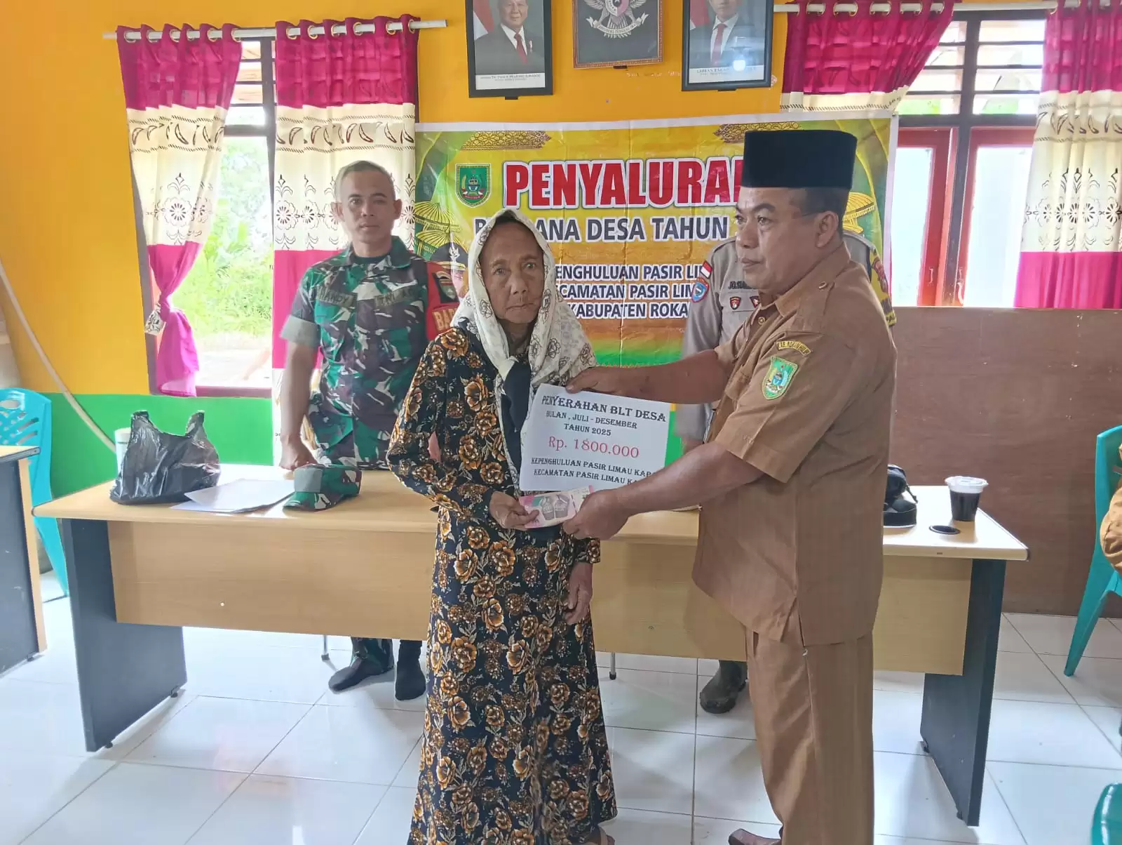 Kepenghuluan Pasir Limau Kapas Salurkan BLT Desa Juli–Desember kepada 62 Warga