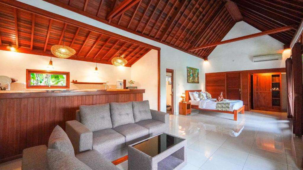 Green Coconut Cottage