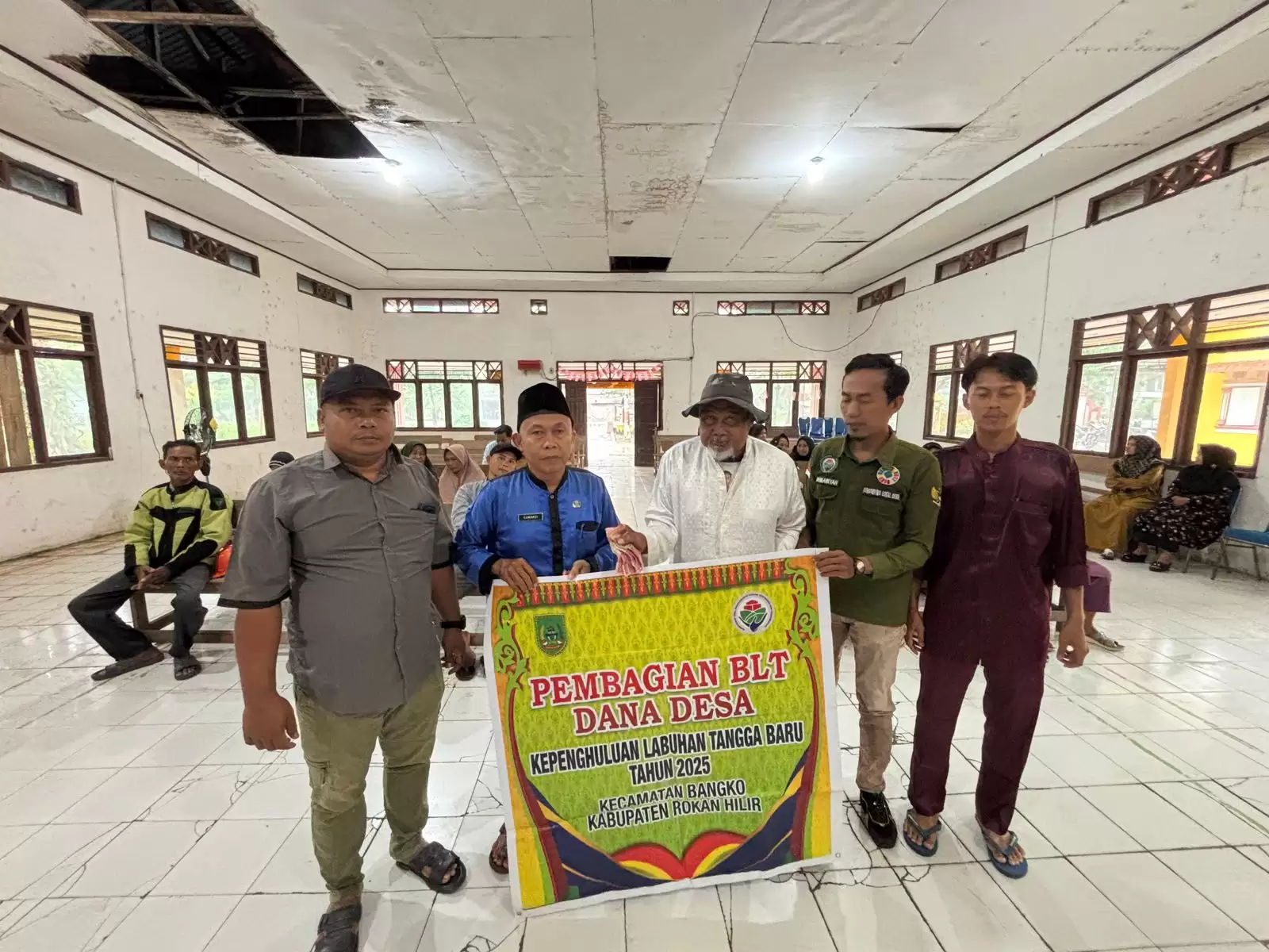 Pj. Sumardi: Pembagian BLT Dana Desa Tahap III di Labuhan Tangga Baru Sasar 31 KPM, Berjalan Tertib dan Lancar