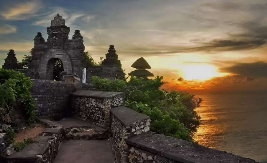 Paket Tour Keluarga 2H 1M Gold