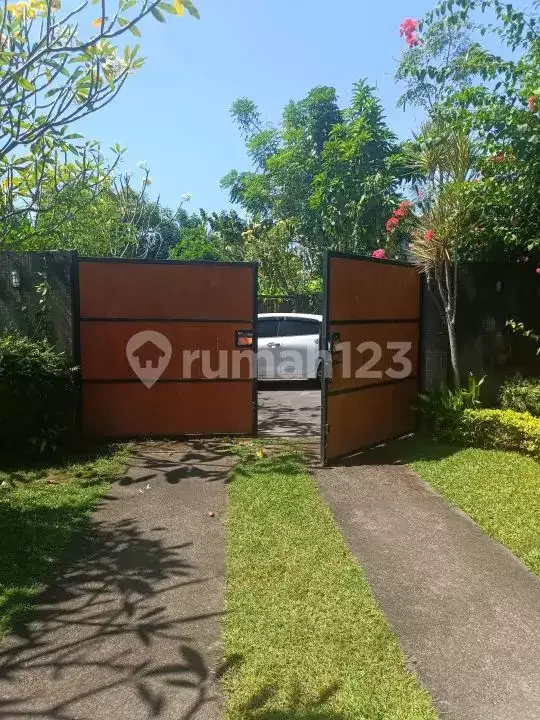 Villa Mewah 3 Kamar Tidur dengan Green dan Ocean View di Lovina