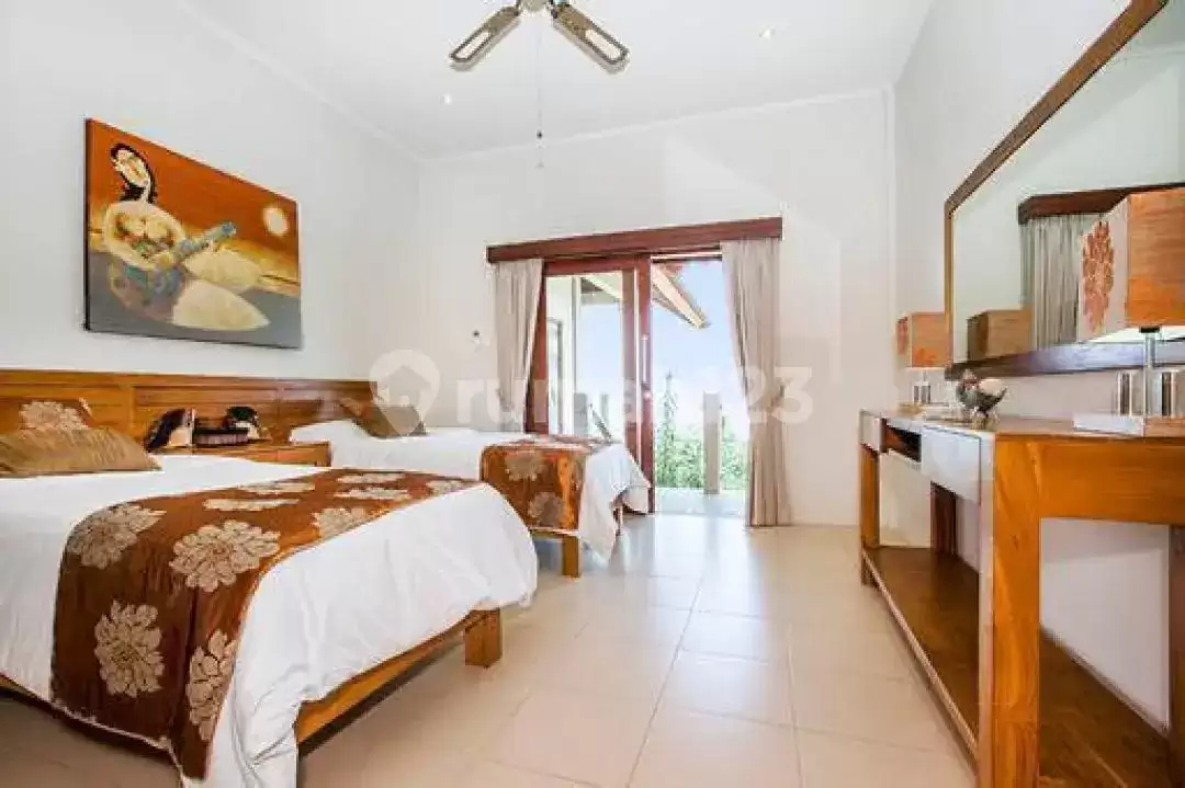 Villa Super Ocean View 4 Kamar Tidur di Area Premium Lovina
