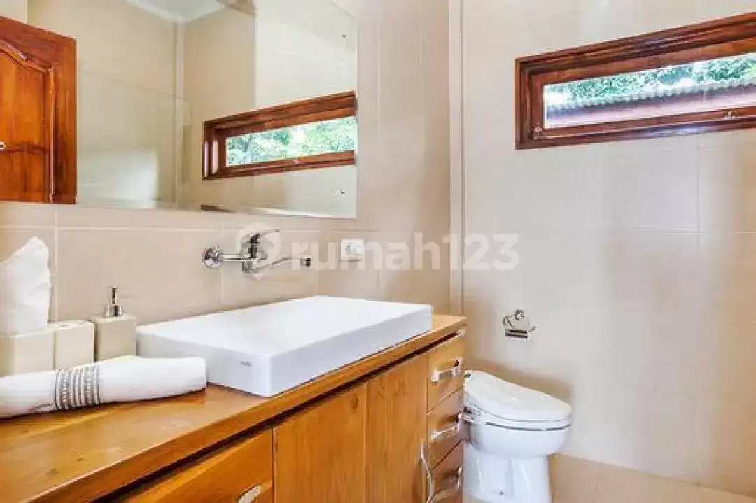 Villa Super Ocean View 4 Kamar Tidur di Area Premium Lovina