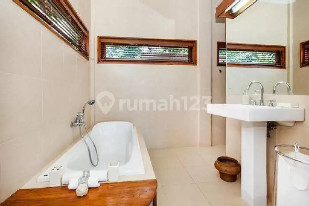 Villa Super Ocean View 4 Kamar Tidur di Area Premium Lovina