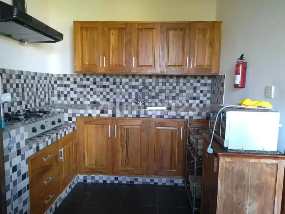 Villa Tropis Privat 3 Kamar Tidur di Area Potensial