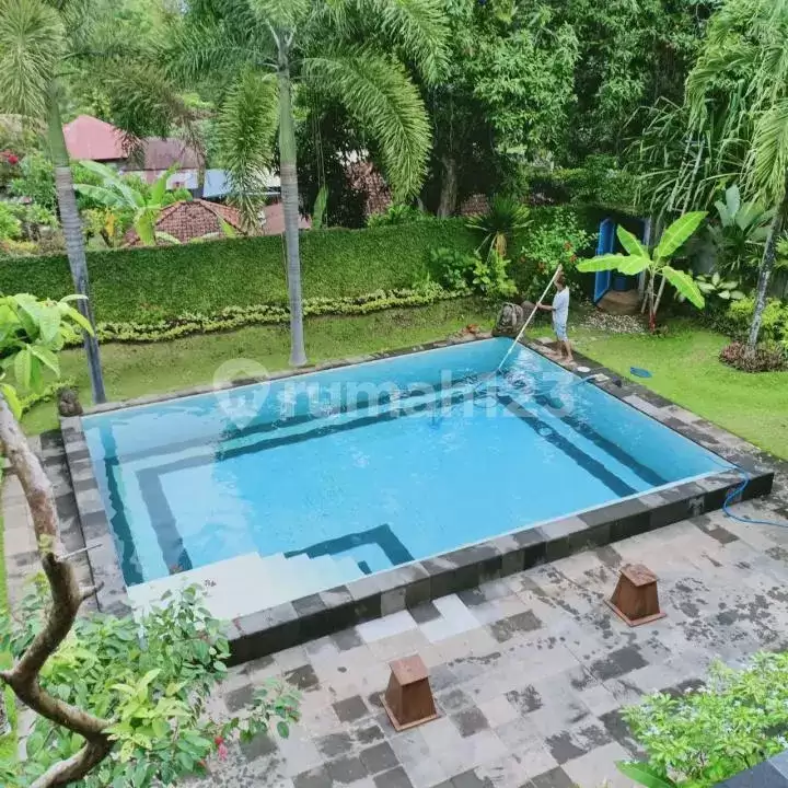 Villa Tropis Privat 3 Kamar Tidur di Area Potensial