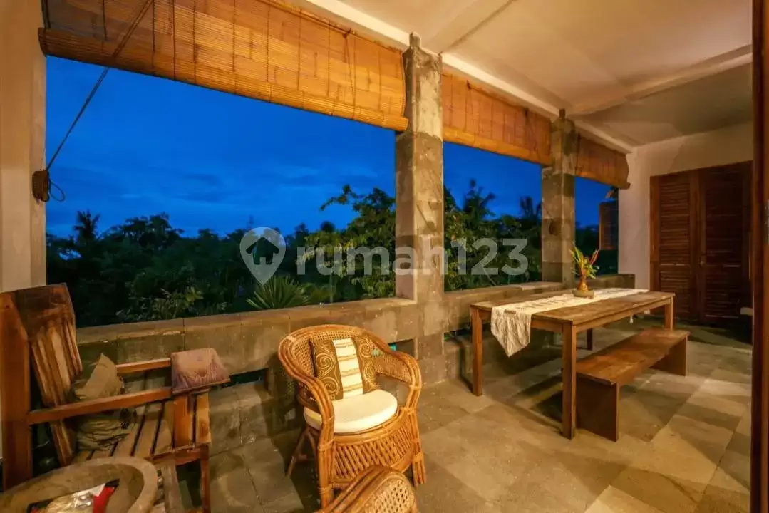 Villa Tropis Privat 3 Kamar Tidur di Area Potensial