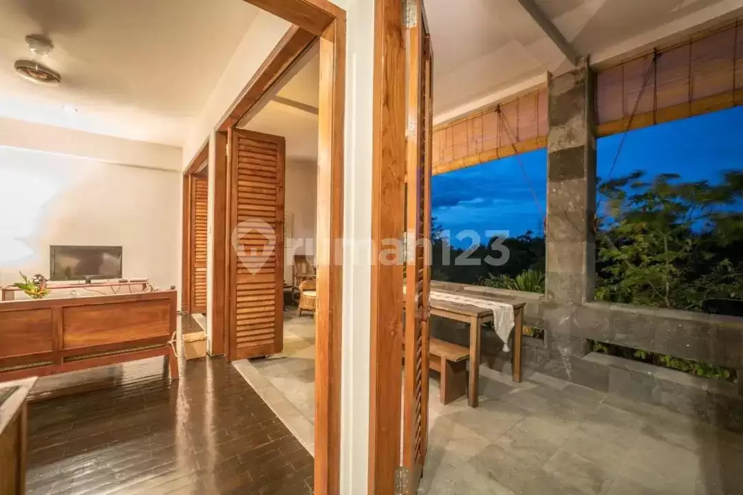 Villa Tropis Privat 3 Kamar Tidur di Area Potensial