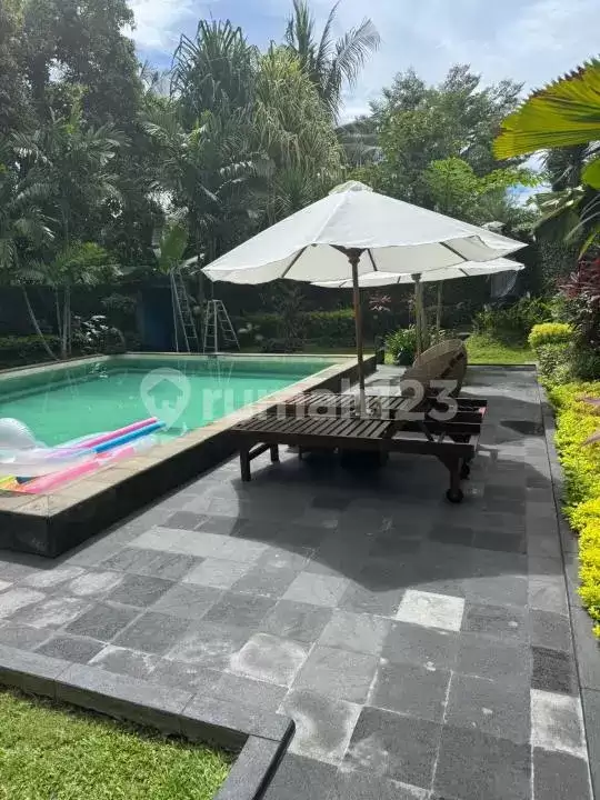 Villa Tropis Privat 3 Kamar Tidur di Area Potensial