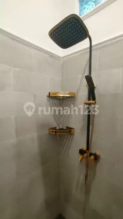 Villa Modern 5 Kamar Tidur Cocok untuk Hunian Pribadi dan Bisnis Dekat Pusat Lovina
