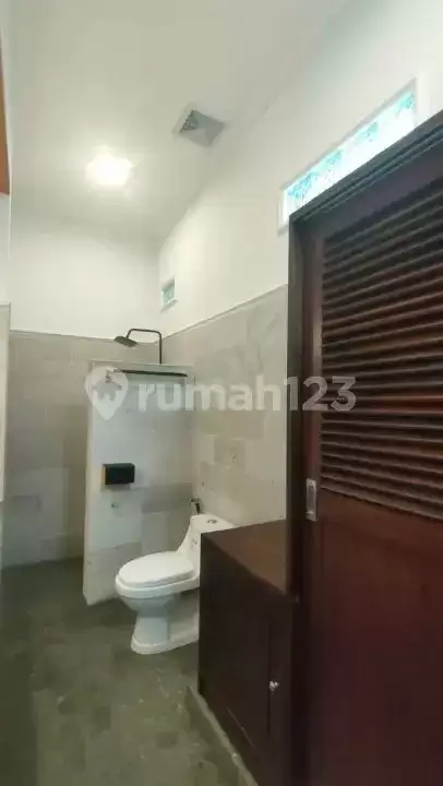 Villa Modern 5 Kamar Tidur Cocok untuk Hunian Pribadi dan Bisnis Dekat Pusat Lovina