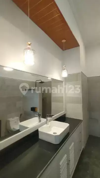 Villa Modern 5 Kamar Tidur Cocok untuk Hunian Pribadi dan Bisnis Dekat Pusat Lovina