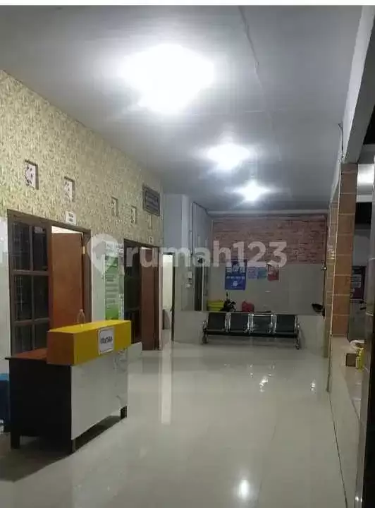Rumah 8 Kamar Tidur Walking Distance ke Pantai dan Pepito di Lovina
