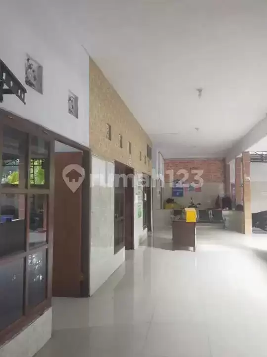 Rumah 8 Kamar Tidur Walking Distance ke Pantai dan Pepito di Lovina
