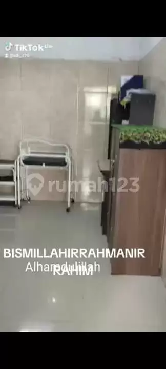 Rumah 8 Kamar Tidur Walking Distance ke Pantai dan Pepito di Lovina