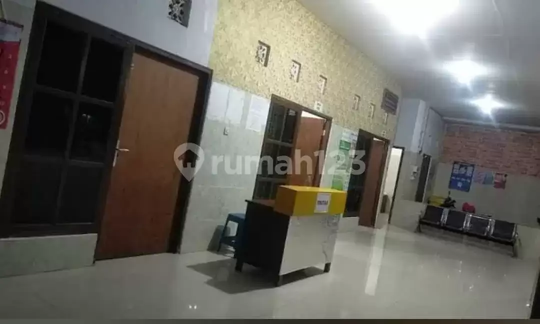 Rumah 8 Kamar Tidur Walking Distance ke Pantai dan Pepito di Lovina