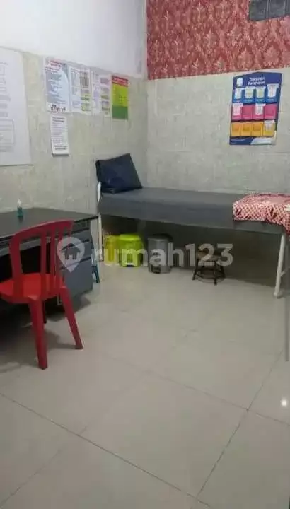 Rumah 8 Kamar Tidur Walking Distance ke Pantai dan Pepito di Lovina