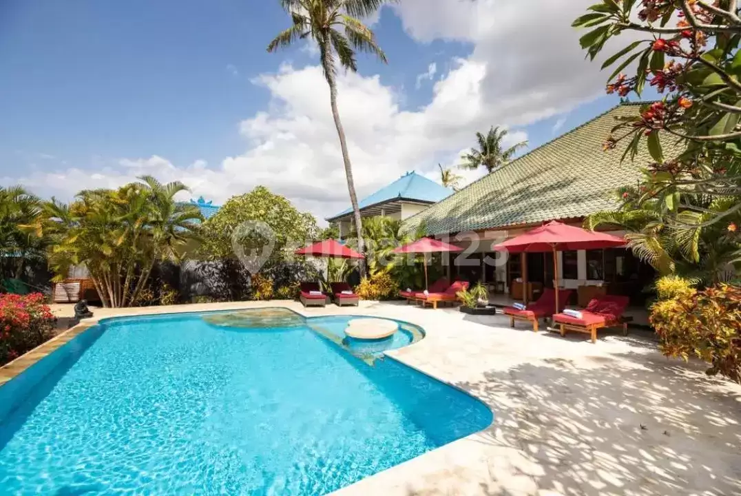 Villa Beachfront dengan Pemandangan Laut dan Sawah di Seririt, Bali Utara