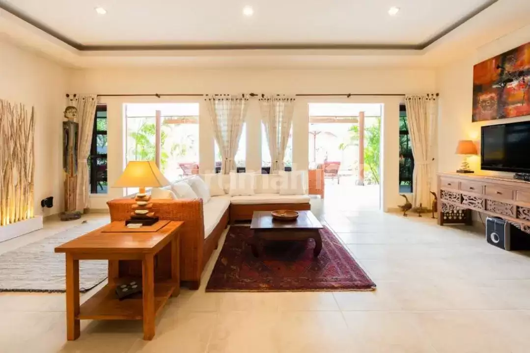 Villa Beachfront dengan Pemandangan Laut dan Sawah di Seririt, Bali Utara