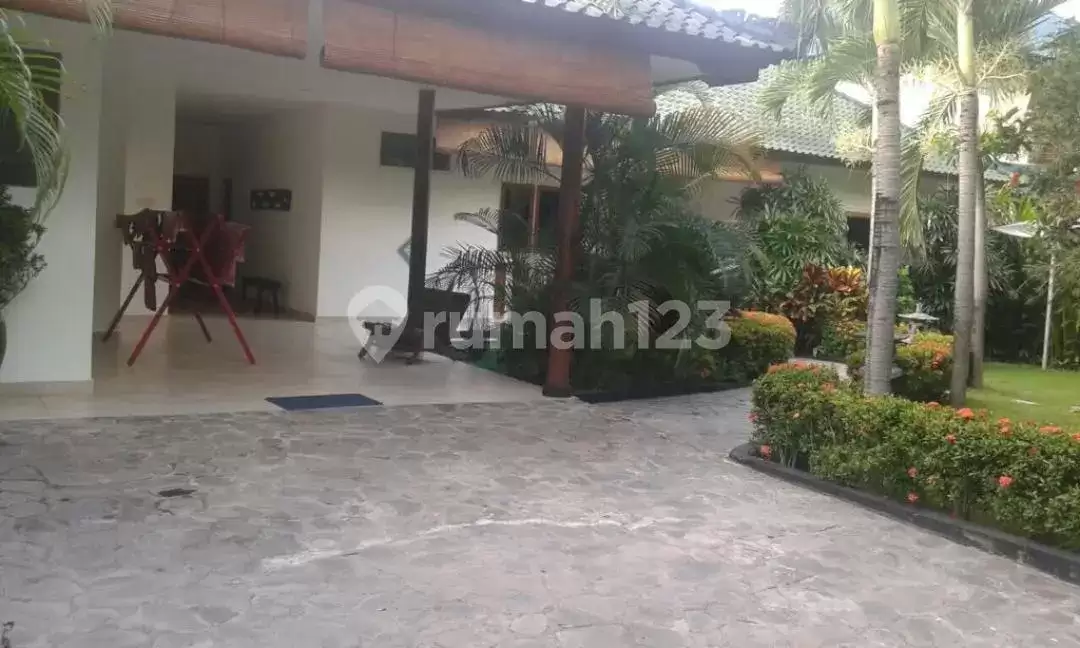 Villa Beachfront dengan Pemandangan Laut dan Sawah di Seririt, Bali Utara