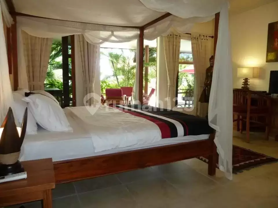 Villa Beachfront dengan Pemandangan Laut dan Sawah di Seririt, Bali Utara