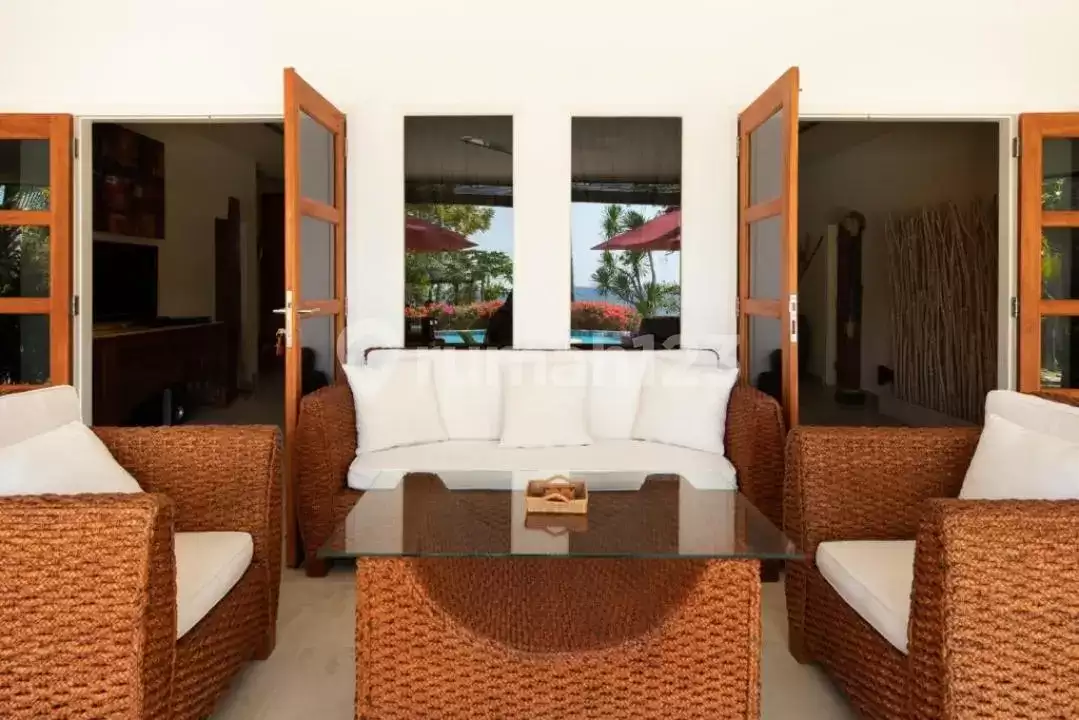 Villa Beachfront dengan Pemandangan Laut dan Sawah di Seririt, Bali Utara