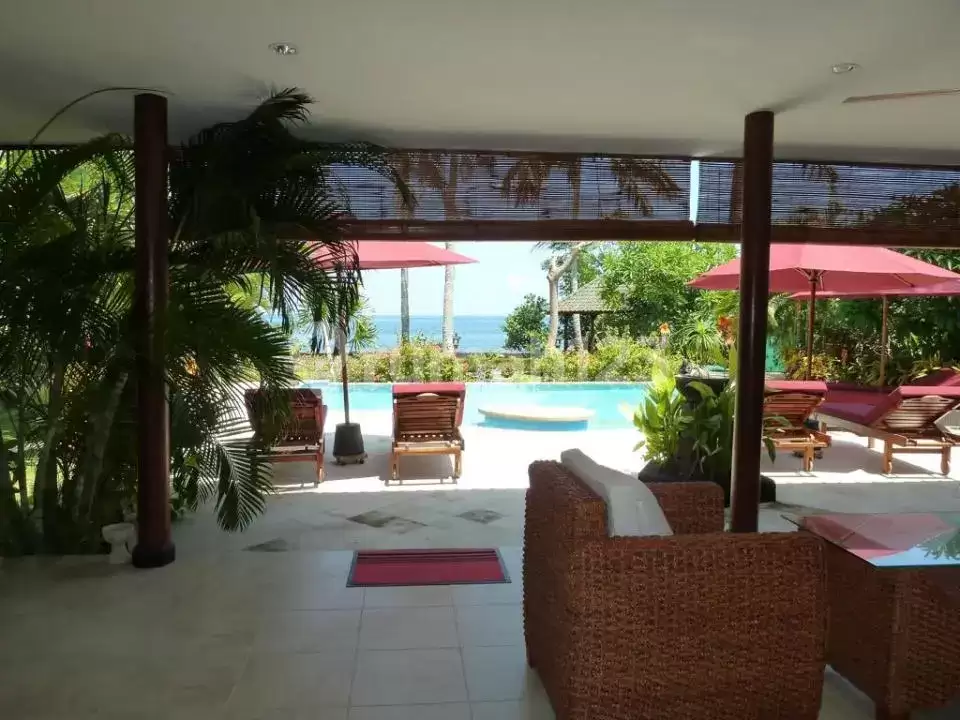 Villa Beachfront dengan Pemandangan Laut dan Sawah di Seririt, Bali Utara