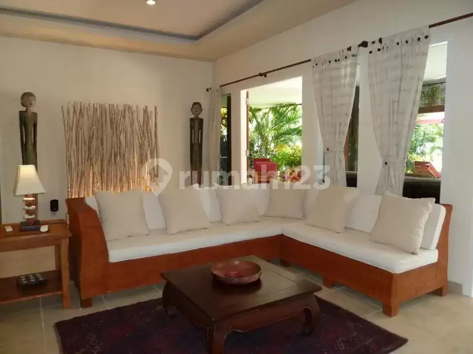 Villa Beachfront dengan Pemandangan Laut dan Sawah di Seririt, Bali Utara