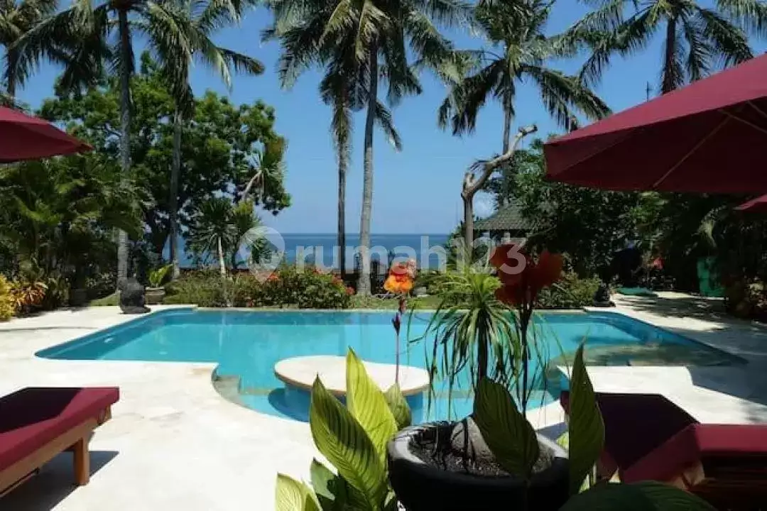 Villa Beachfront dengan Pemandangan Laut dan Sawah di Seririt, Bali Utara