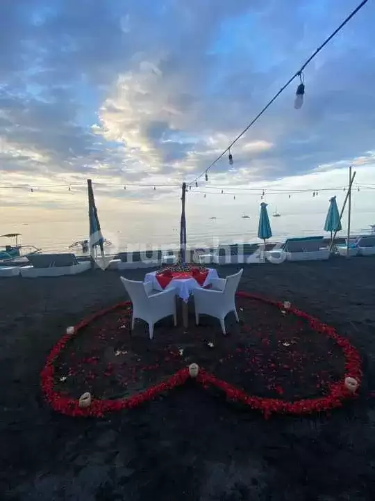 Villa Beachfront dengan Pemandangan Laut dan Sawah di Seririt, Bali Utara