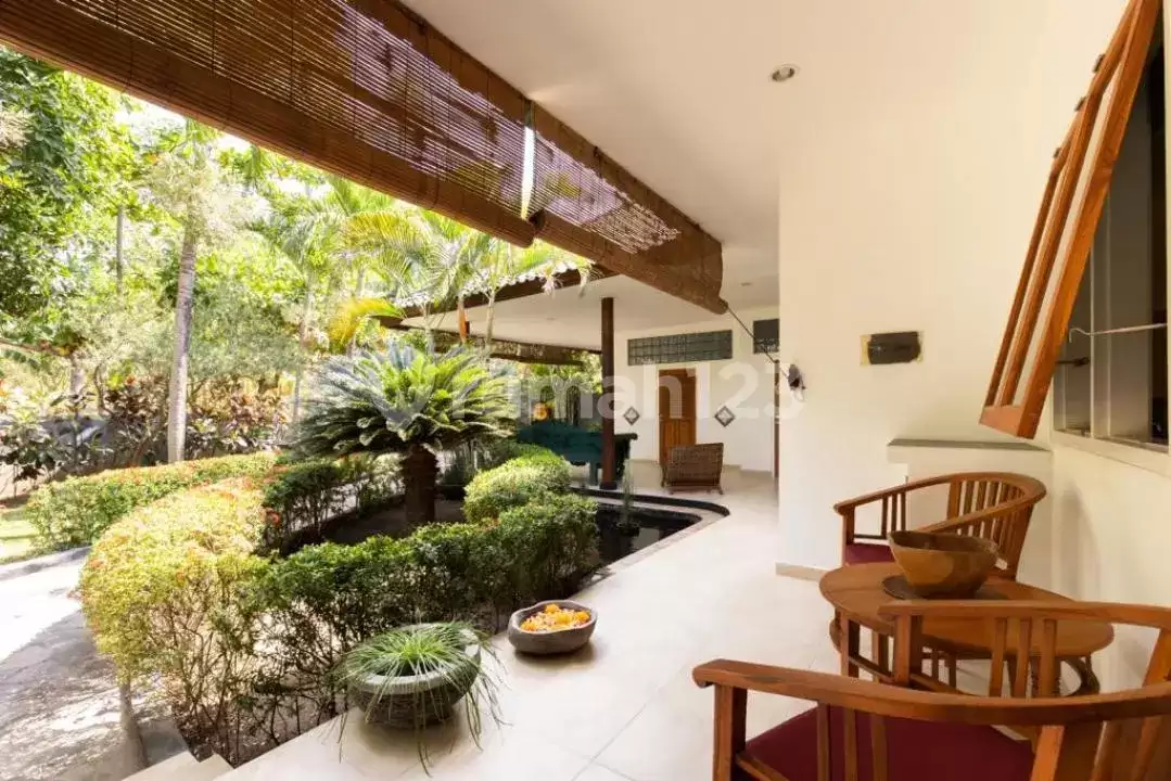 Villa Beachfront dengan Pemandangan Laut dan Sawah di Seririt, Bali Utara