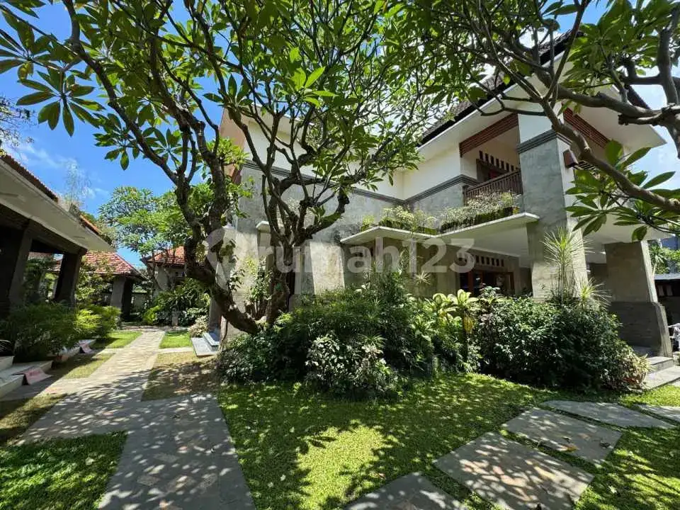 Villa Modern 7 Kamar Tidur di Area Potensial Singaraja, Bali Utara