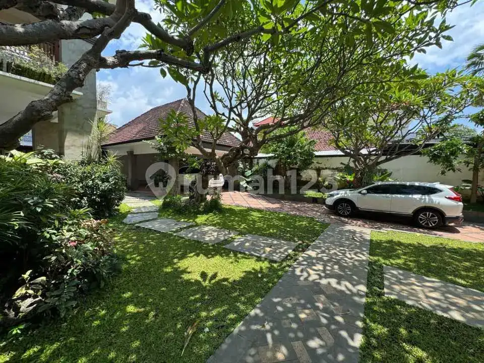 Villa Modern 7 Kamar Tidur di Area Potensial Singaraja, Bali Utara